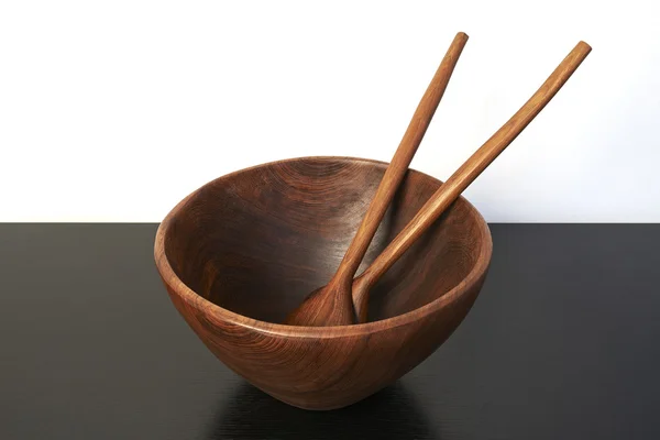 Cuenco de madera vacío con cuchara y tenedor — Foto de Stock
