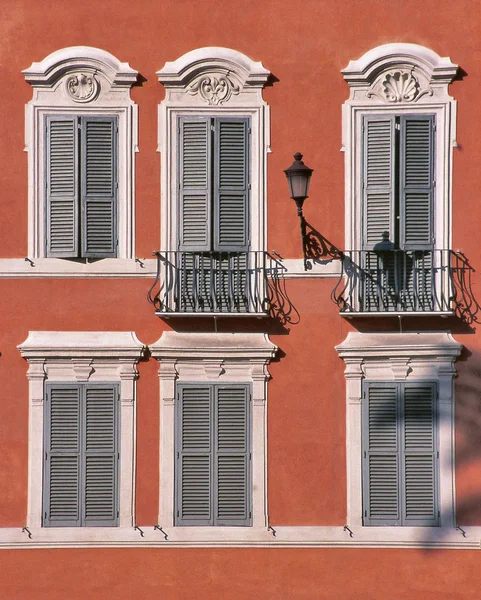 美しいイタリアの窓 — ストック写真