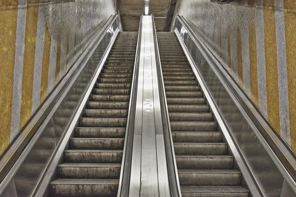 Dirty and grungy escalator from Brussels subway — Stock Photo, Image