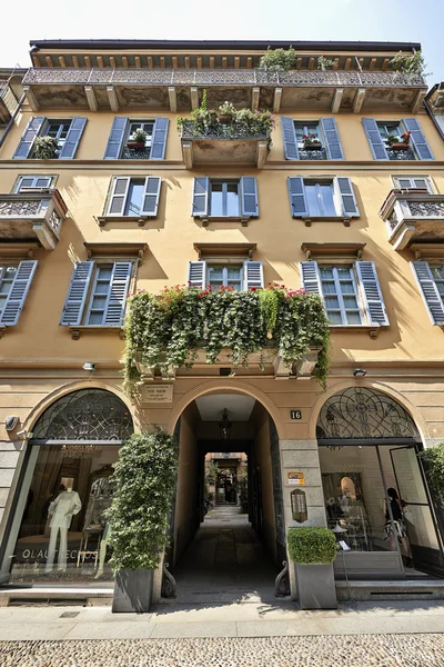 Casa típica en el centro de Milán — Foto de Stock