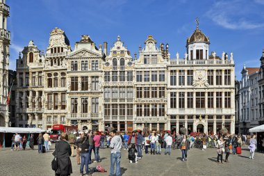 Yeni cepheler Brüksel Grand Place geri