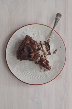 vintage kaşık ile Çikolatalı pasta dilimi