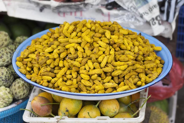 Peanuts at farmers market stall — Stock Photo, Image