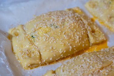 Geleneksel Kıbrıs Flaouna, lezzetli bir Yunan Paskalya Peynirli Ekmeği. Flaolar geleneksel olarak Kıbrıslı Ortodoks tarafından Paskalya için hazırlanıyor..