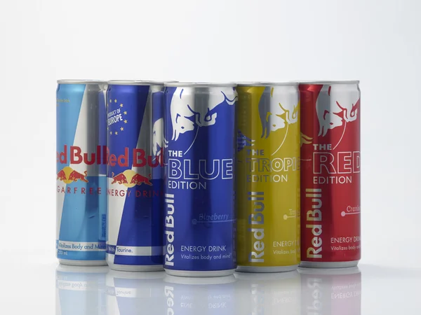 Red bull energy drinków — Zdjęcie stockowe