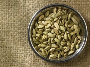 Bütün kakule tohumu