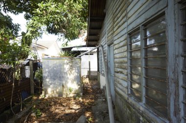 paslı terk edilmiş evde