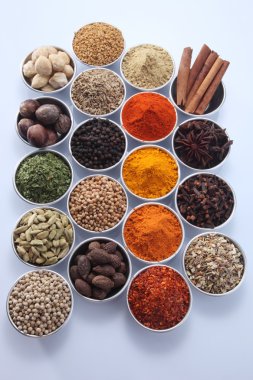 Çeşitli kuru baharat