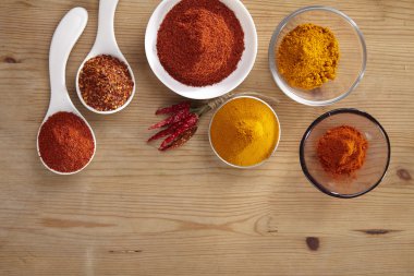 Çeşitli kuru baharat