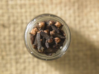 Bütün aromatik karanfil