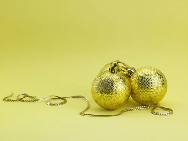 Glänzende Weihnachtskugeln — Stockfoto