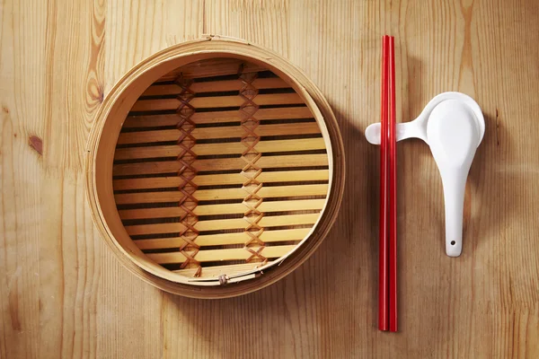 Bambu ångbåt med chopstick set — Stockfoto