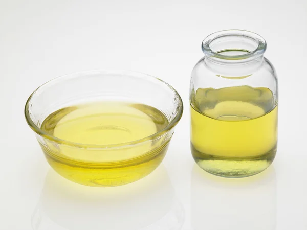 Aceite vegetal en recipientes de vidrio — Foto de Stock