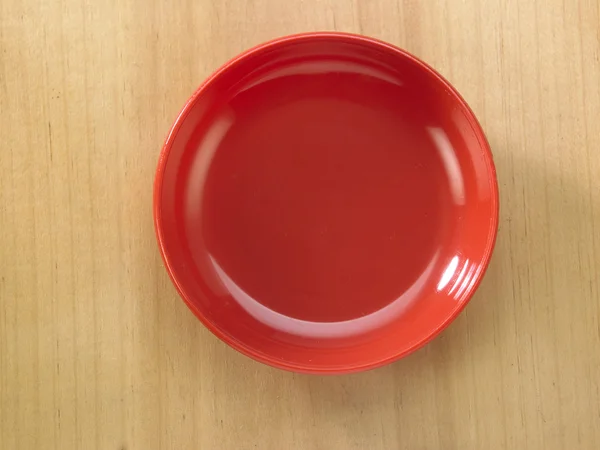 Pusty ceramiczne spodek — Zdjęcie stockowe