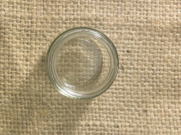 Пустое стеклянное блюдце — стоковое фото