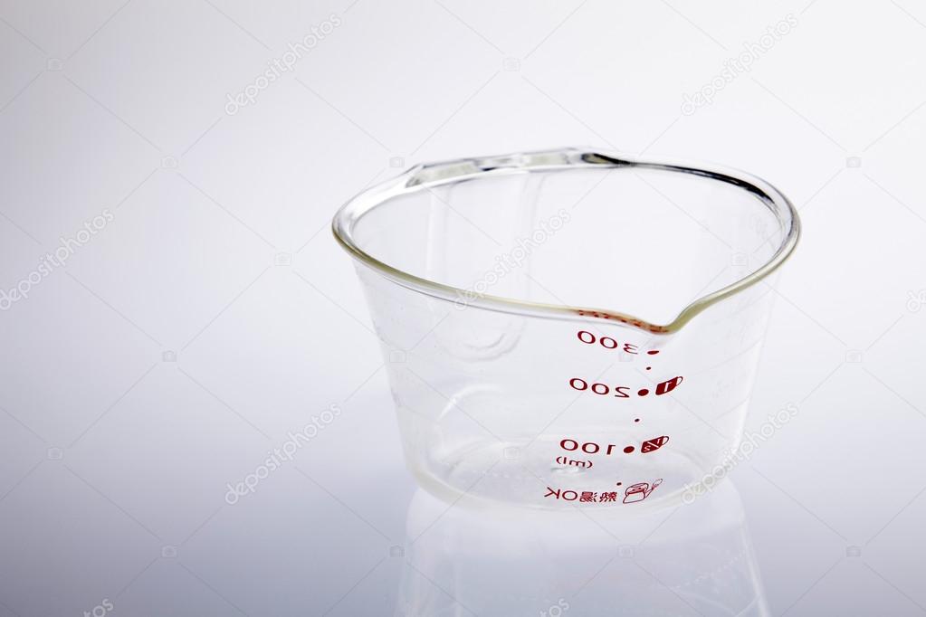 Glass measuring cup