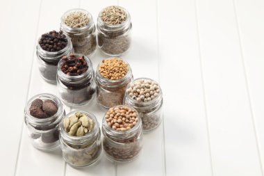 Çeşitli kuru baharat