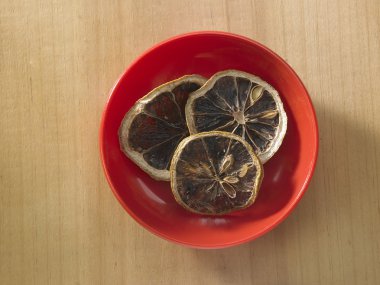 kurutulmuş limon dilimleri