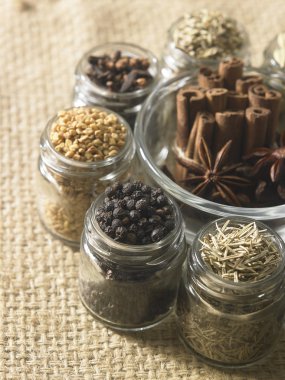 Çeşitli kuru baharat