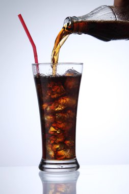 Cola İçecek dökülen