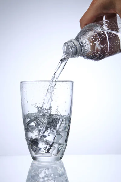 Hand pouring water — Stock Photo, Image