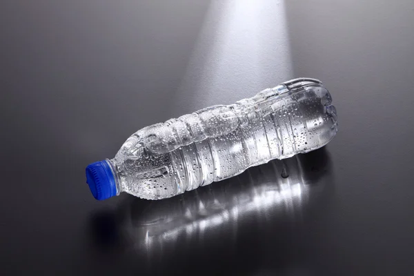 Bottiglia di acqua minerale — Foto Stock