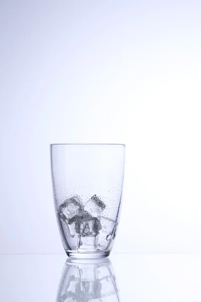 Verre avec glaçons — Photo