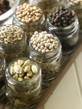 Çeşitli kuru baharat