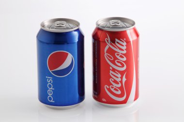 Pepsi ve kola kutular