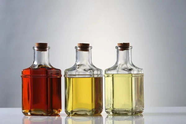 Асортимент олії в пляшках — стокове фото