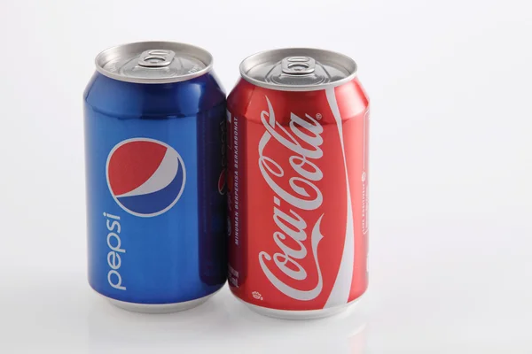 Pepsi e lattine di coca — Foto Stock