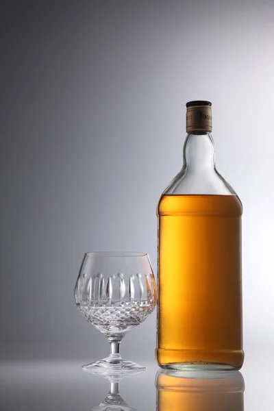 Flasche Whiskey und Glas — Stockfoto