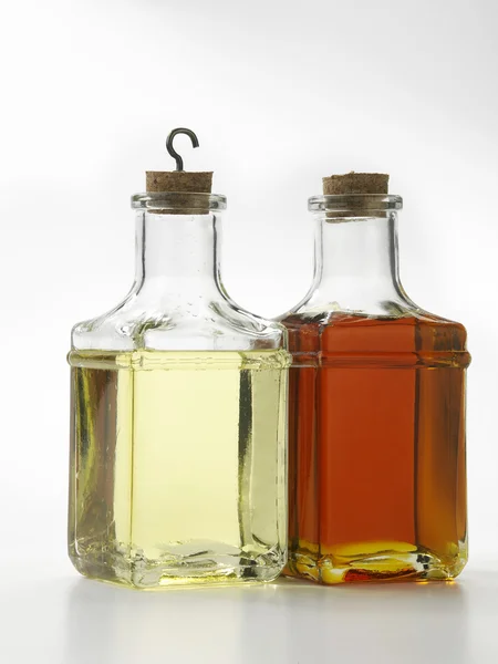 Ассортимент масла в бутылках — стоковое фото