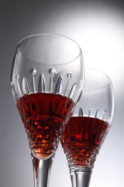 kırmızı şarap bardakta