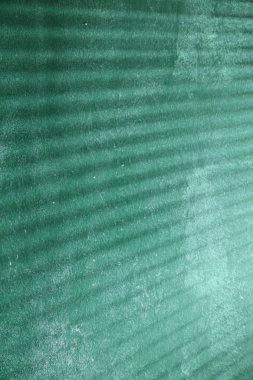 güneş ışığı altında boş yazı tahtası