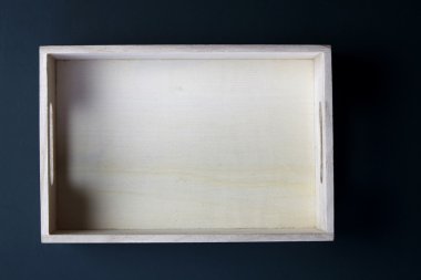 Beyaz ahşap sandık