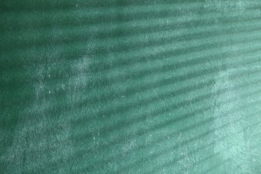 güneş ışığı altında boş yazı tahtası