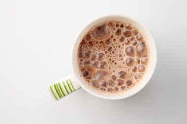 sıcak kakao içecek