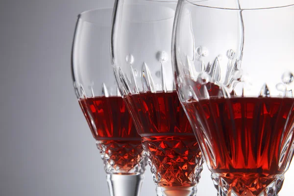 kırmızı şarap bardakta