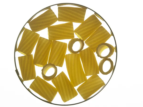 Ruwe pasta met achtergrondverlichting — Stockfoto