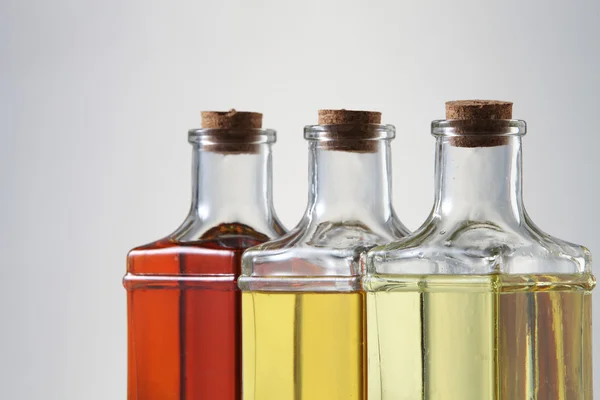Berbagai macam minyak dalam botol — Stok Foto