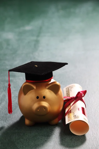 Poupança para o conceito de educação — Fotografia de Stock