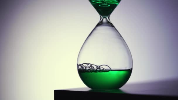 Liquid Type Hourglass Time Passing Concept Business Deadline Urgency Running — Stock Video