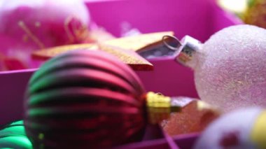 Noel süsü ve parti şapkası kutusu Noel için hazırlanıyor.