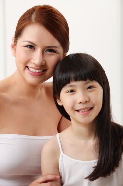 genç anne holding kız 