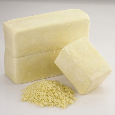 Rendelenmiş peynir ve peynir blok