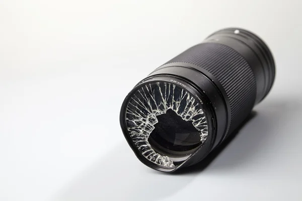 Lense quebrado danificado — Fotografia de Stock