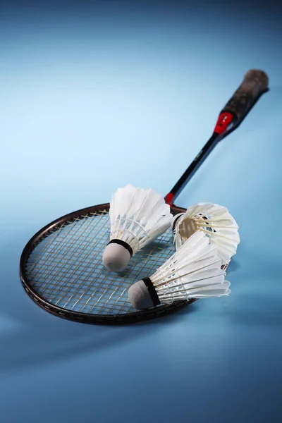 Badminton raketa s opeřené — Stock fotografie