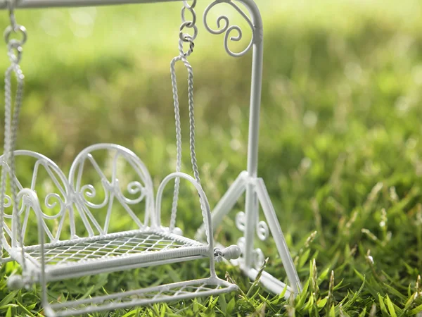 Mini swing sur l'herbe — Photo