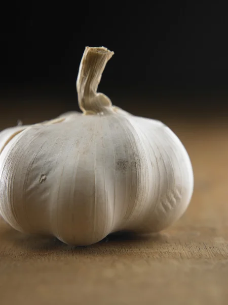 Organic raw garlic — Stock Photo, Image